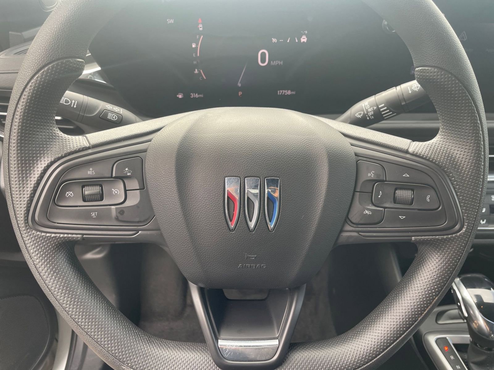 Used 2025 Buick Envista Preferred image 29