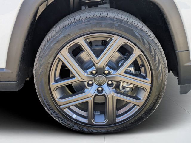 New 2026 Jeep Compass Latitude w/ Sun and Sound Group image 9