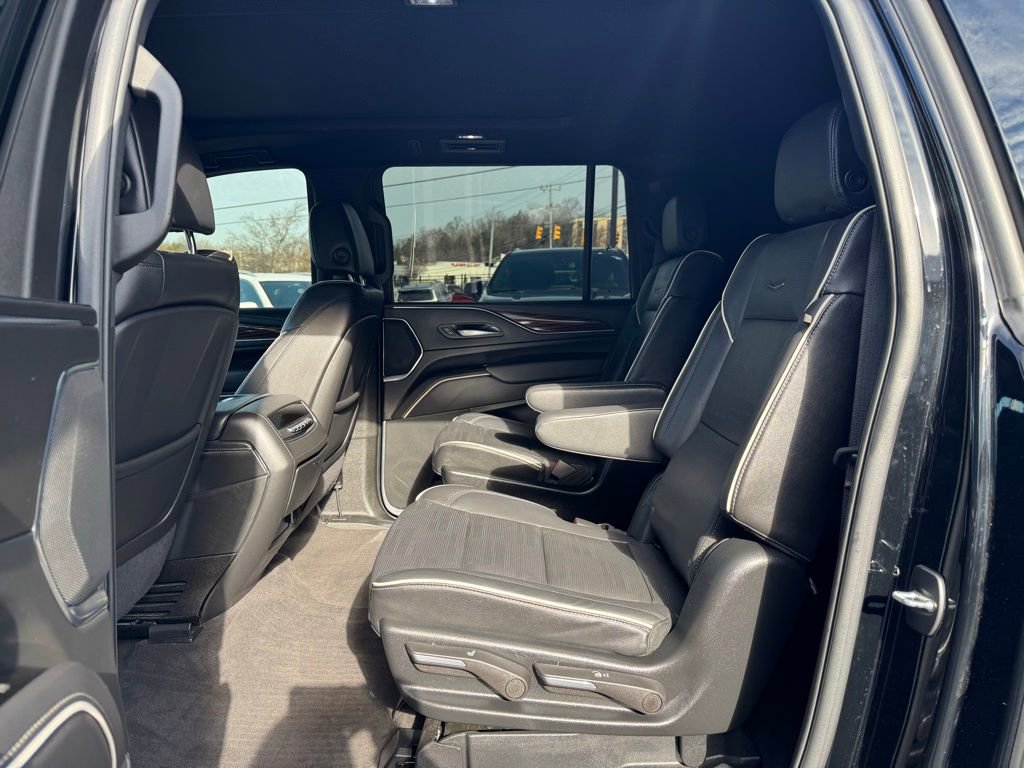 Used 2024 Cadillac Escalade ESV Premium Luxury w/ Performance Package image 25