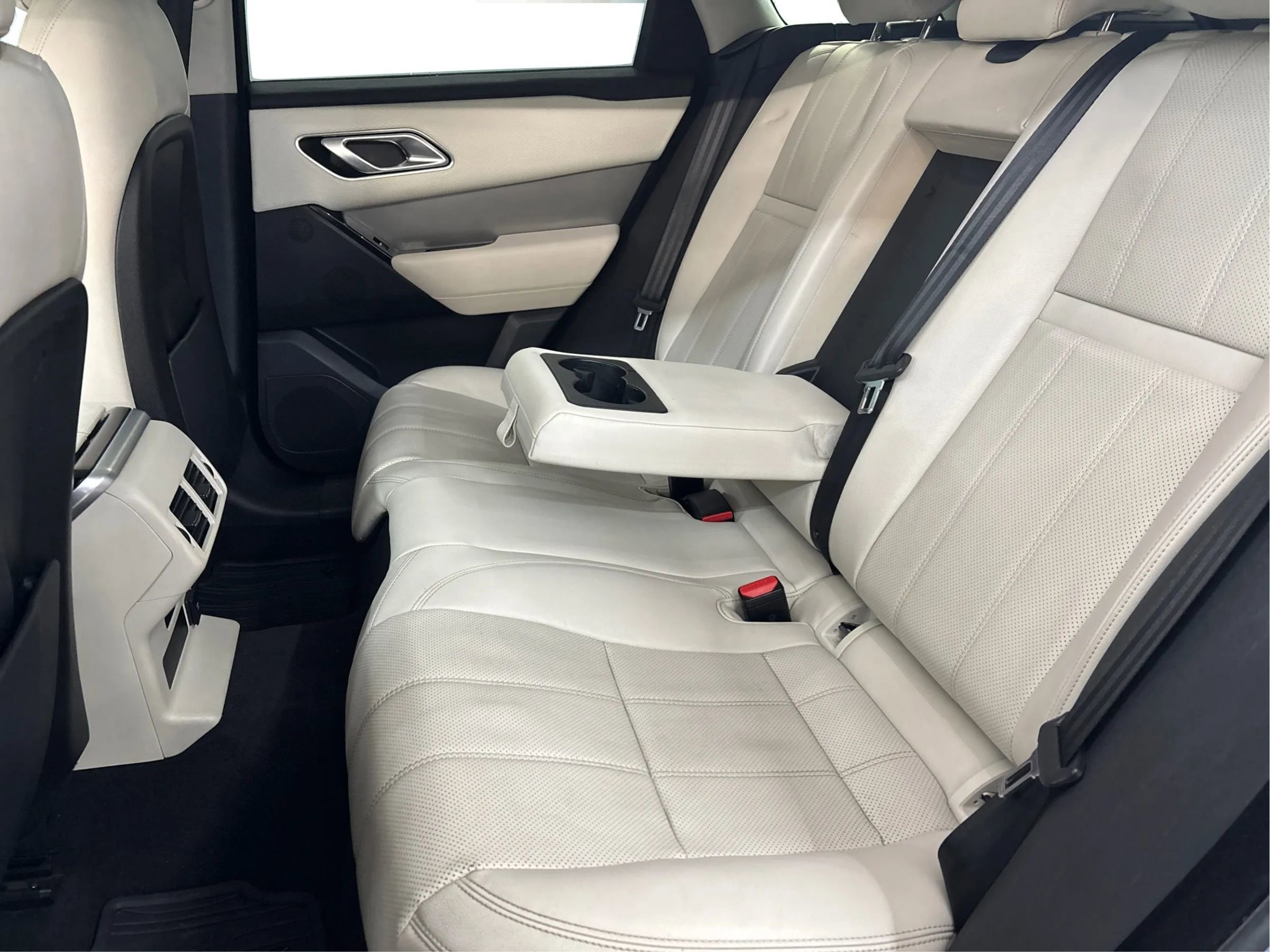 Used 2019 Land Rover Range Rover Velar S AWD/4WD image 14