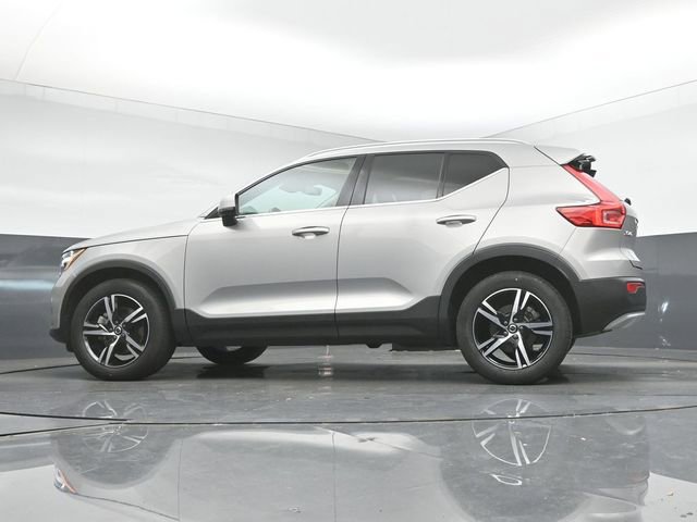 Used 2023 Volvo XC40 B5 Plus image 38