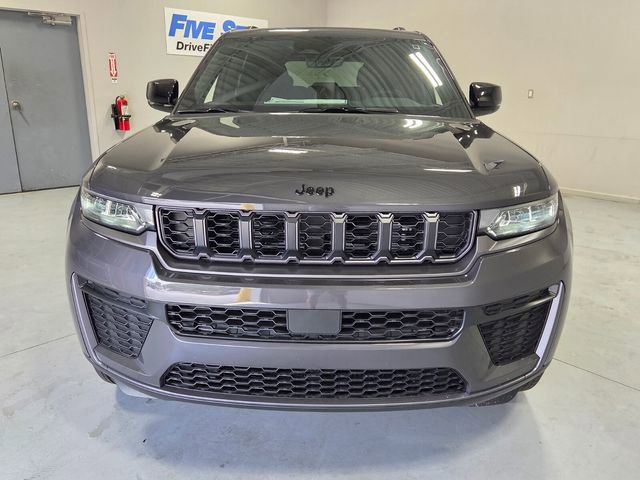 New 2026 Jeep Grand Cherokee Altitude RWD image 2