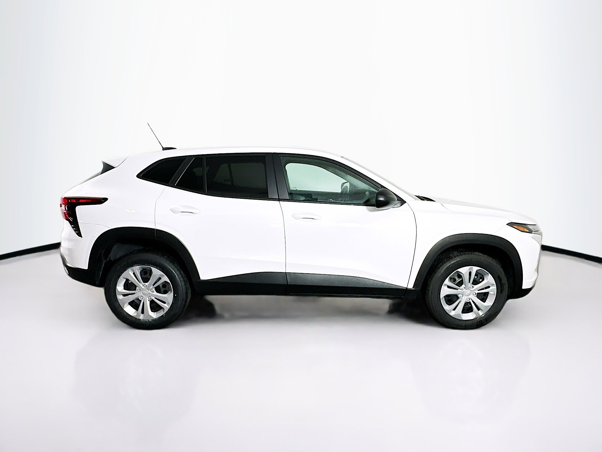 Used 2025 Chevrolet Trax LS image 10