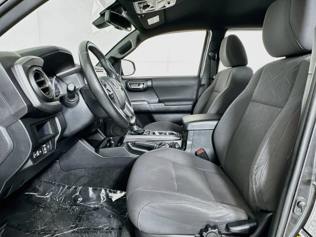 Used 2019 Toyota Tacoma TRD Off-Road AWD/4WD image 11