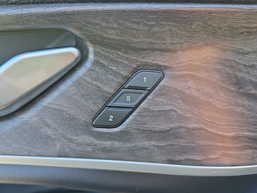 Used 2023 Jeep Grand Cherokee L Limited AWD/4WD image 36