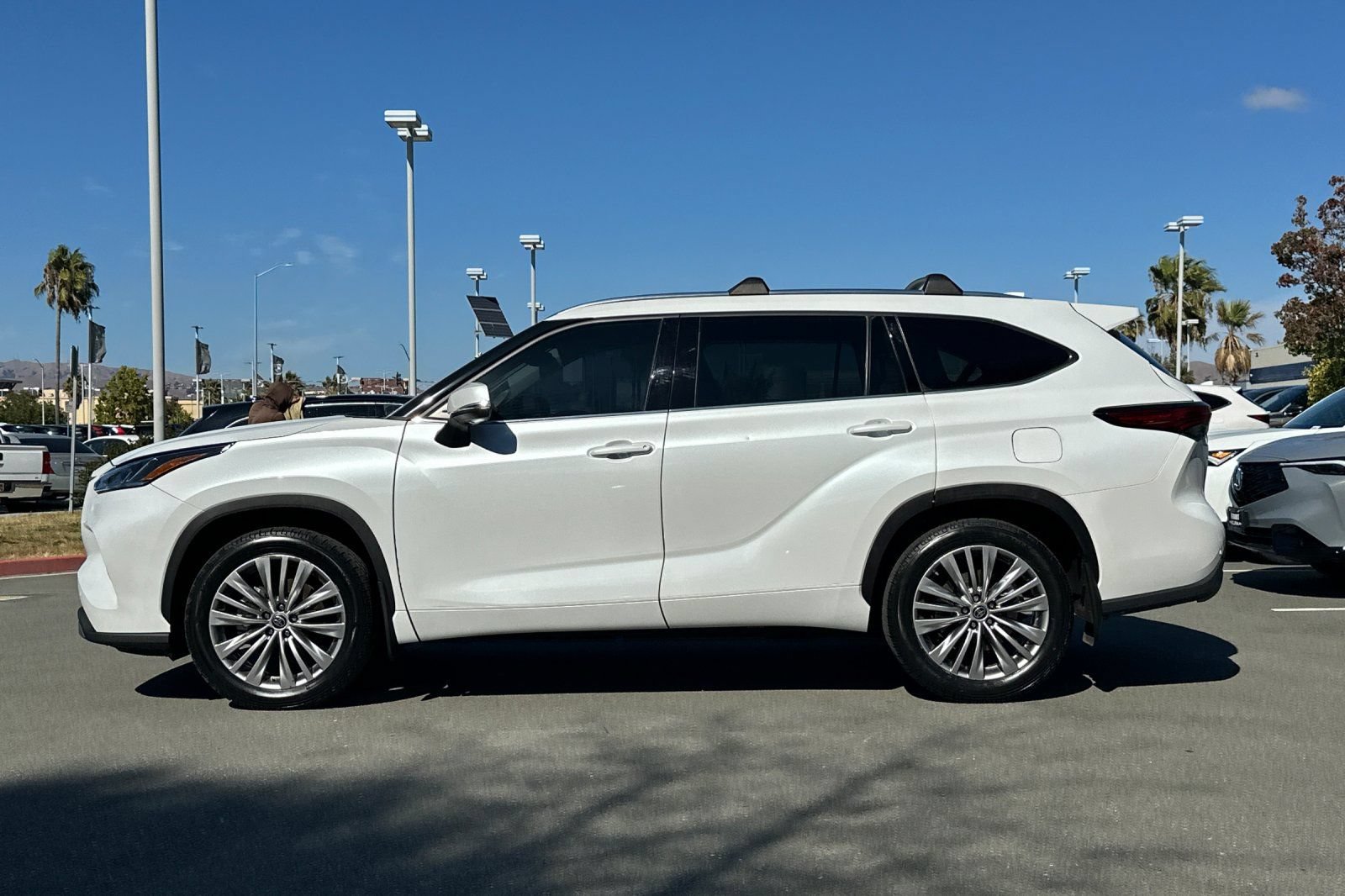 Used 2022 Toyota Highlander Platinum FWD image 7