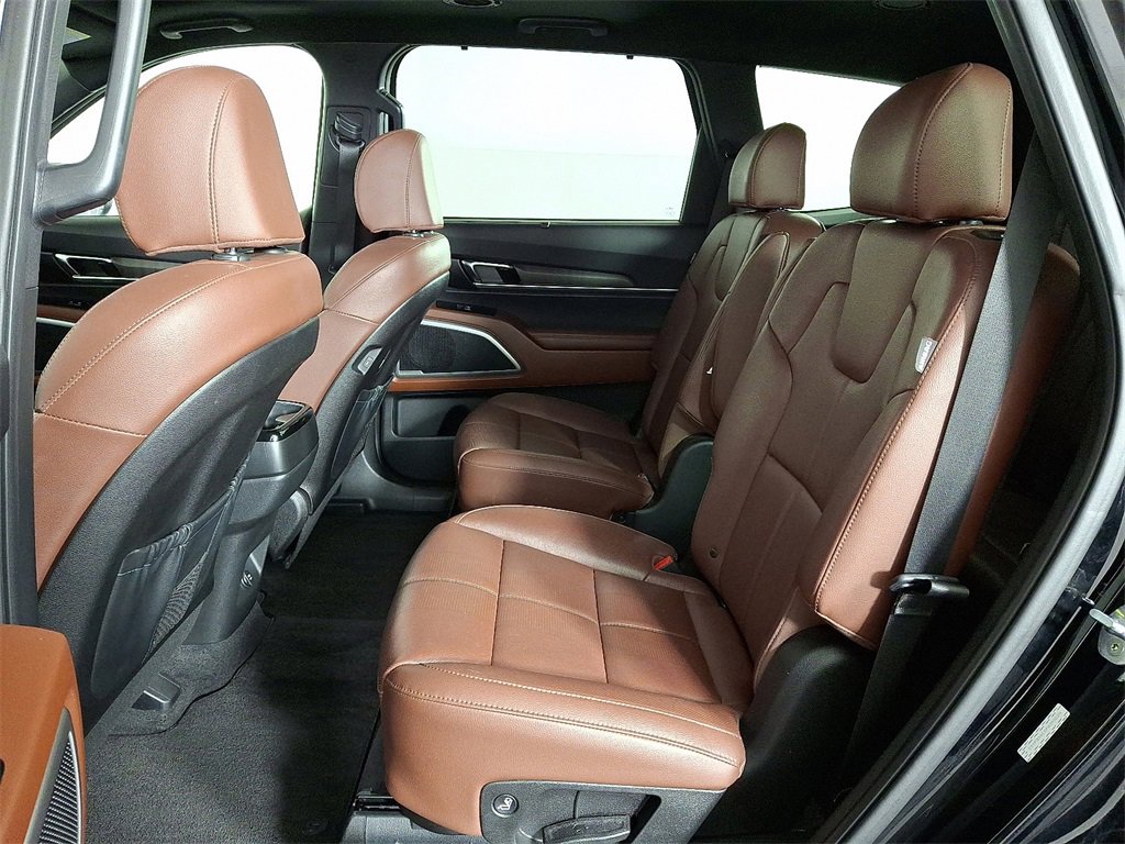 Used 2023 Kia Telluride EX w/ EX Captain's Chair Package image 14