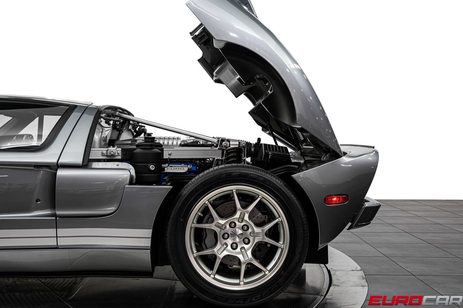 Used 2006 Ford GT RWD image 19