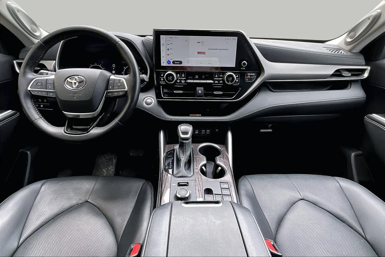 Used 2025 Toyota Highlander Limited AWD/4WD image 16