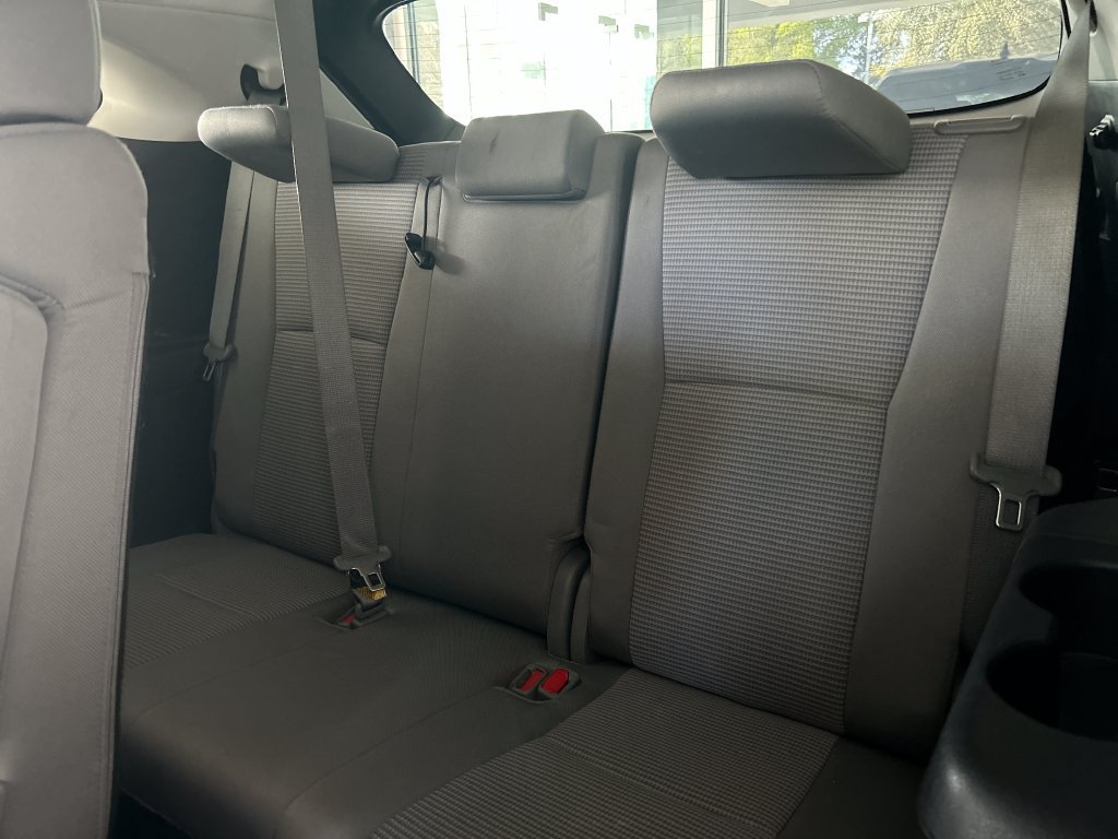 Used 2023 Toyota Highlander LE FWD image 35
