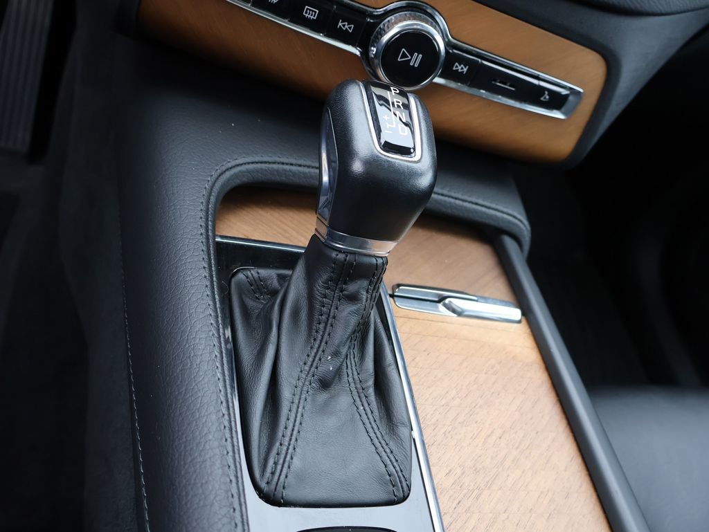 Used 2021 Volvo XC90 T6 Momentum w/ Advanced Package image 31