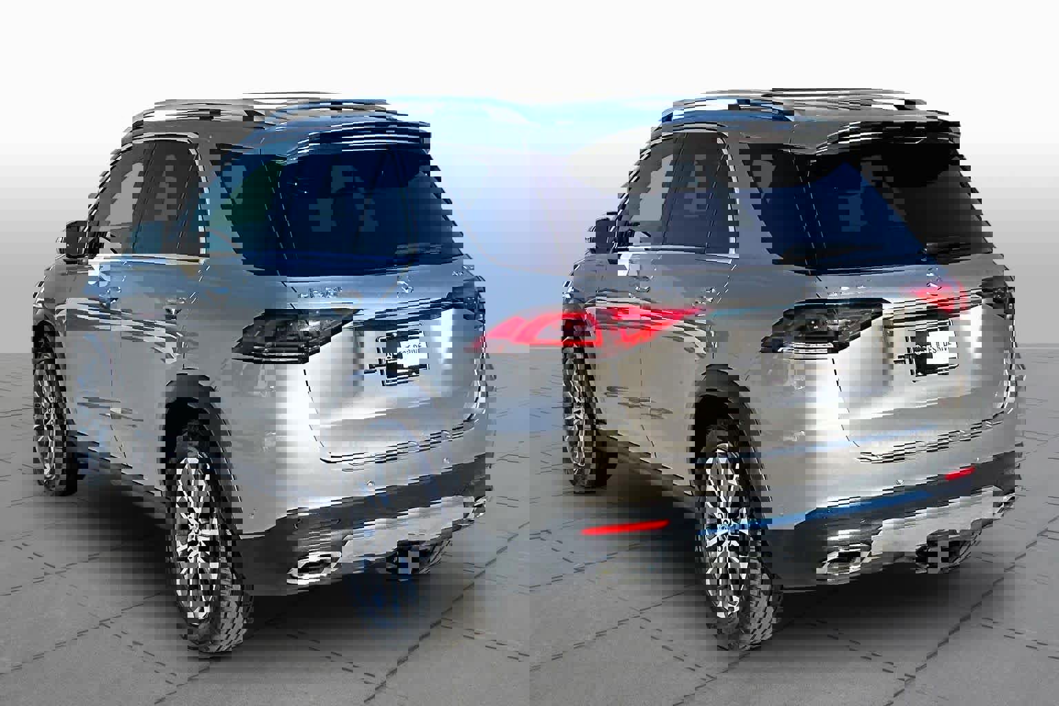 Used 2021 Mercedes-Benz GLE 350 4MATIC w/ Premium Package image 12