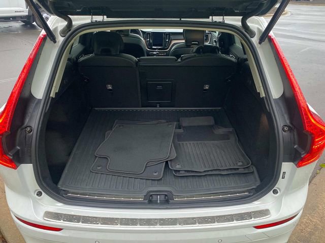 Used 2021 Volvo XC60 T5 Momentum w/ Protection Package Premier image 29