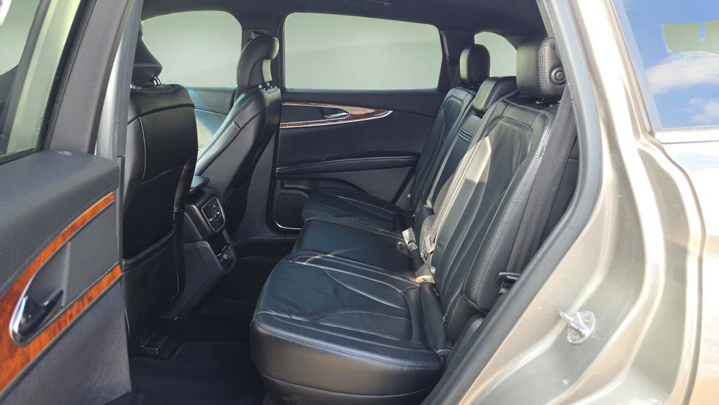 Used 2016 Lincoln MKX Select image 13