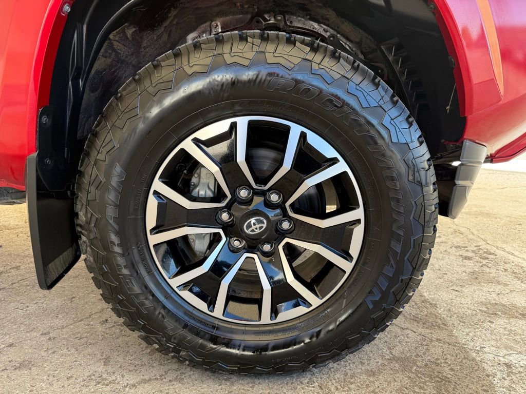 Used 2021 Toyota Tacoma TRD Sport w/ Technology Package image 11