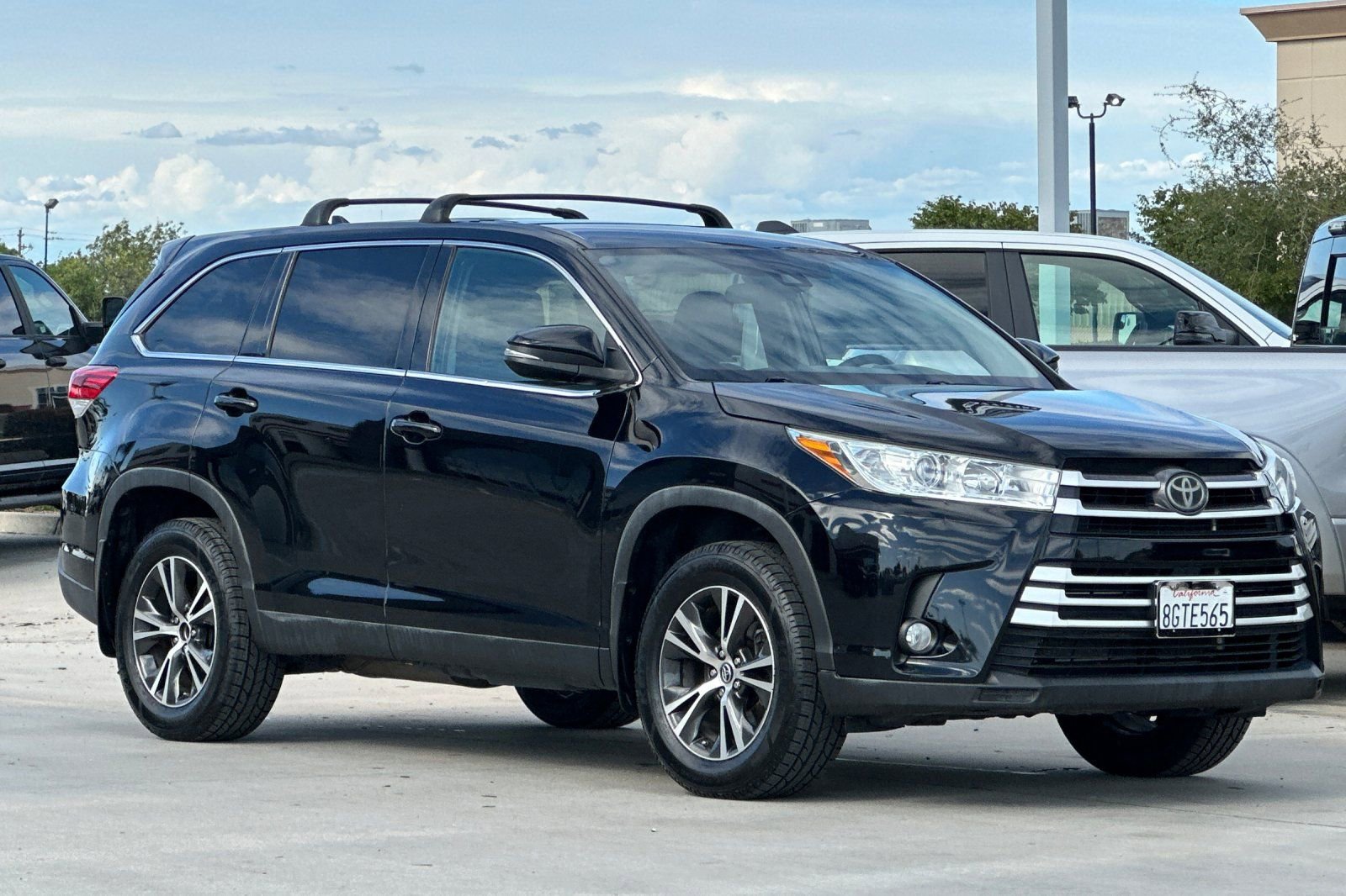 Used 2019 Toyota Highlander Plus FWD image 8