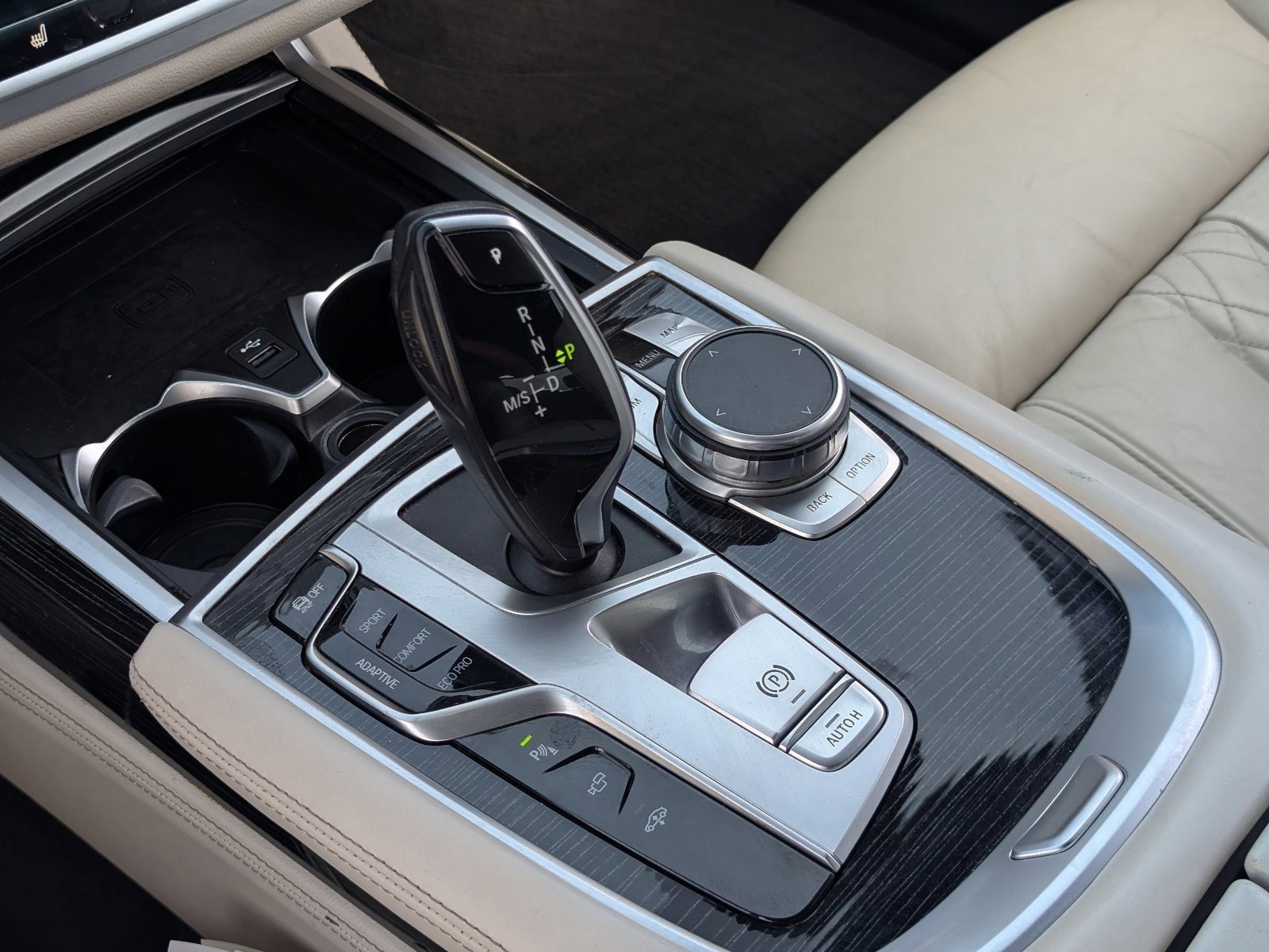 Used 2021 BMW 740i w/ M Sport Package image 30