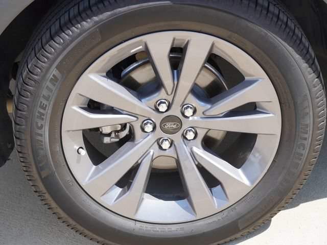 Used 2022 Ford Explorer XLT w/ Equipment Group 202A RWD image 11