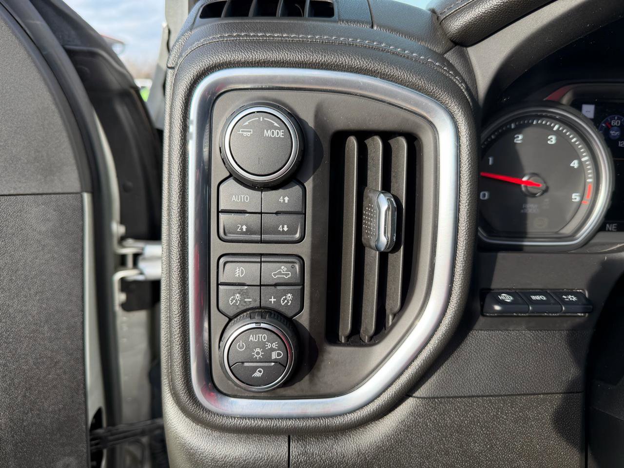 Used 2023 Chevrolet Silverado 3500 High Country w/ Z71 Off-Road Package image 27