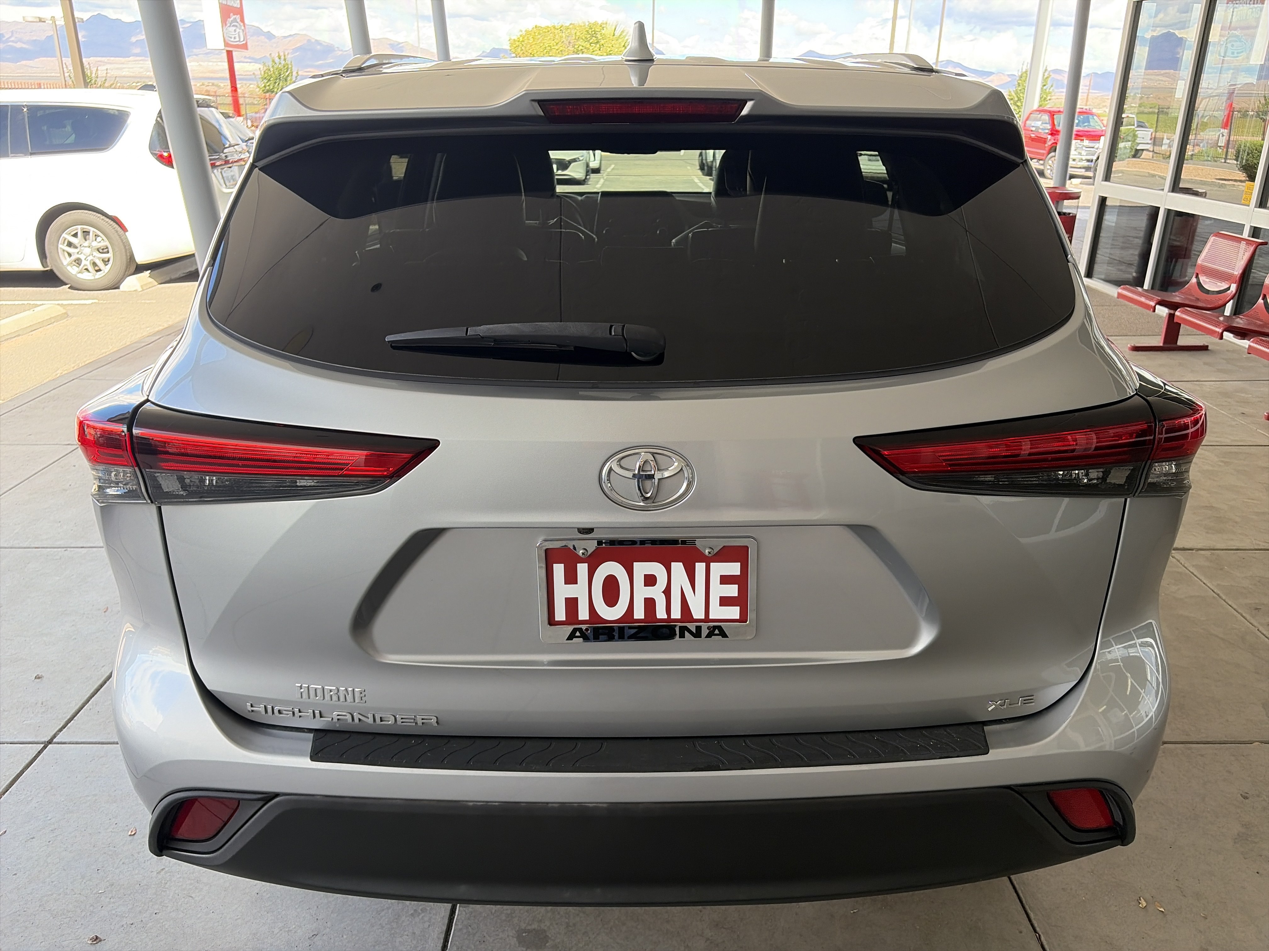 Used 2022 Toyota Highlander XLE FWD image 5