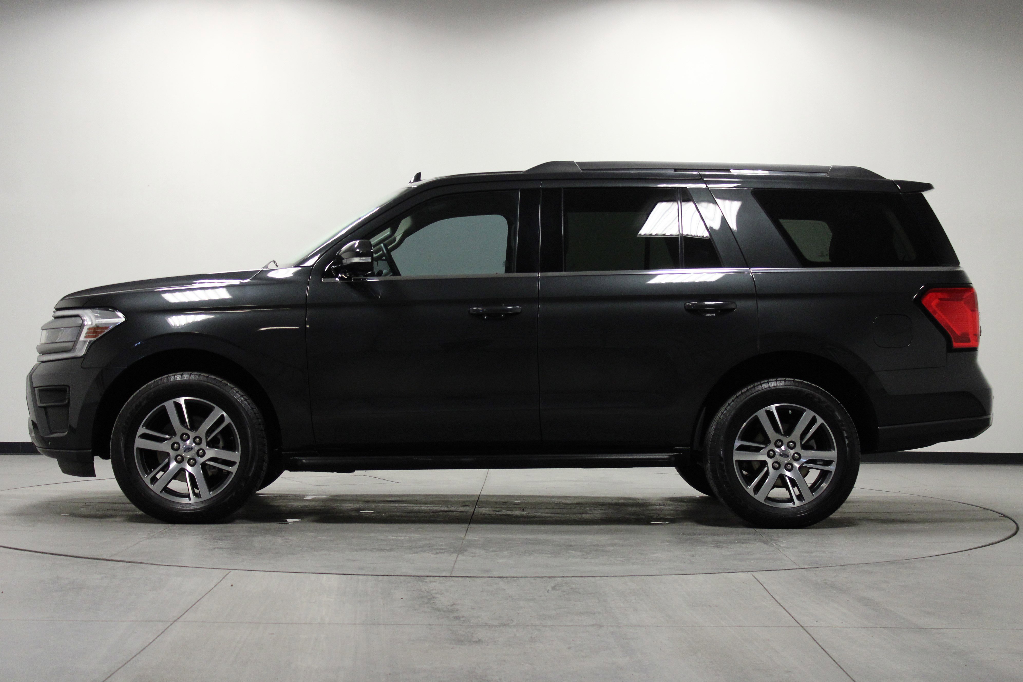 Used 2024 Ford Expedition XLT image 7