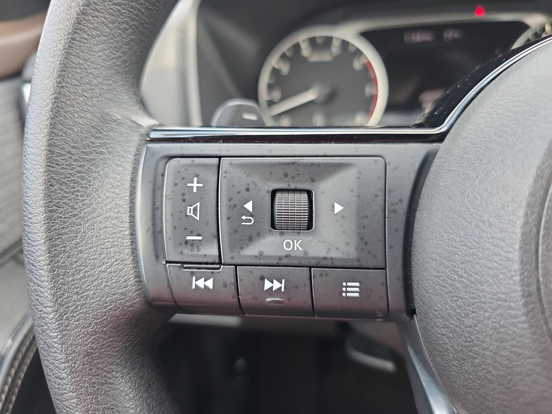 Used 2023 Nissan Rogue SV AWD/4WD image 19