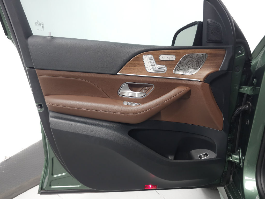 Certified 2026 Mercedes-Benz GLS 450 4MATIC w/ AMG Line Exterior image 5