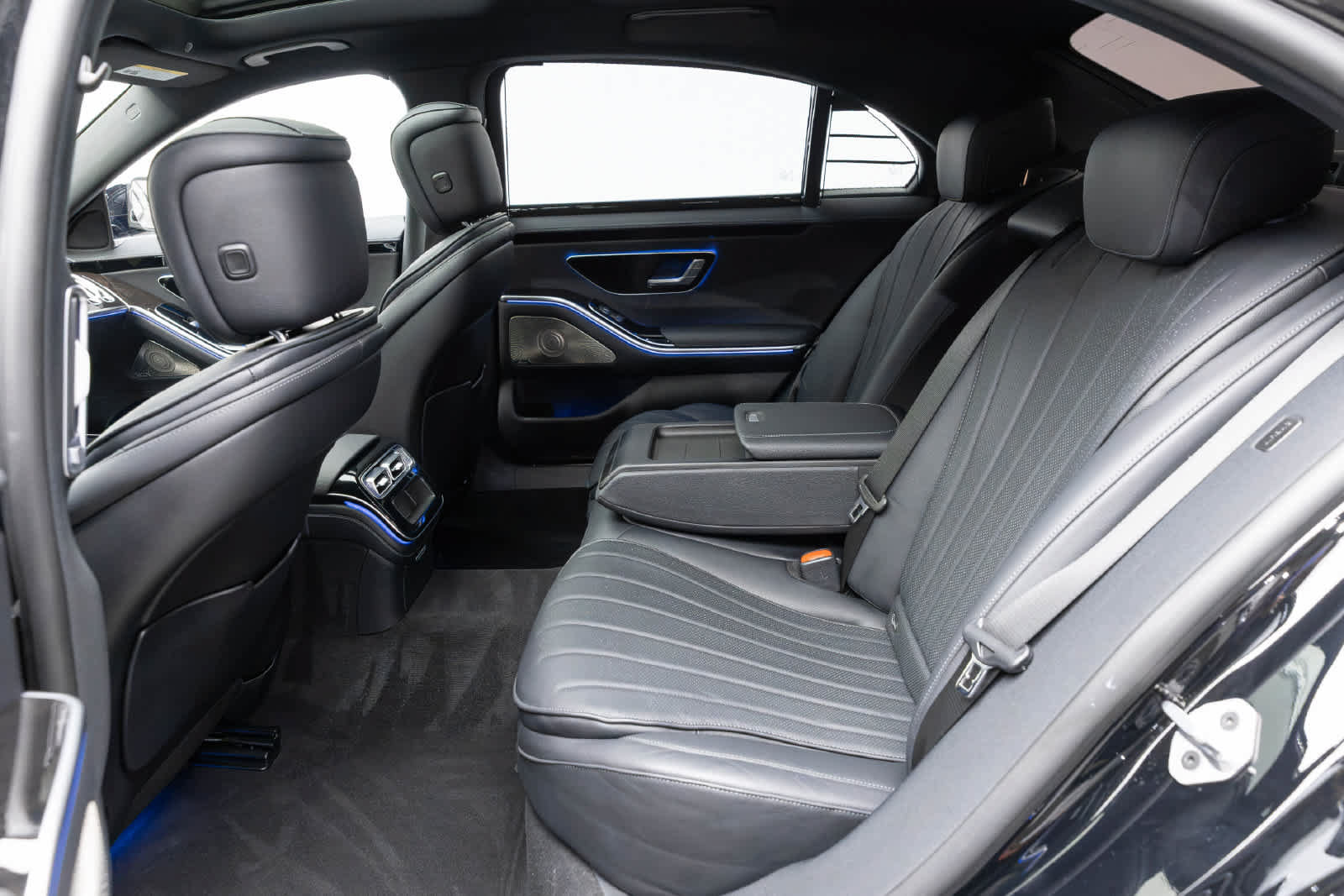 Used 2023 Mercedes-Benz S 500 4MATIC w/ AMG Line image 11