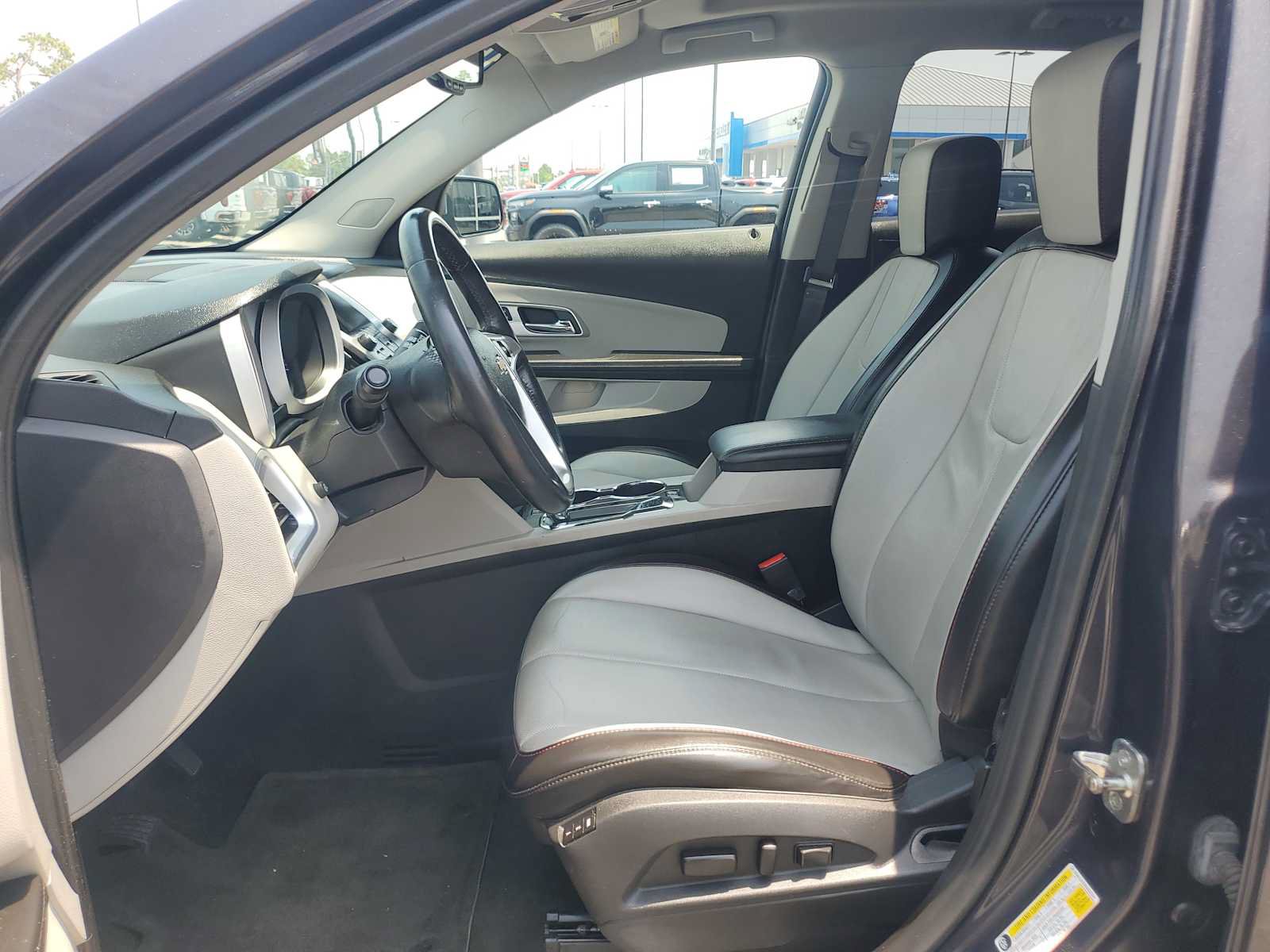 Used 2016 Chevrolet Equinox LTZ w/ Enhanced Convenience Package FWD image 18