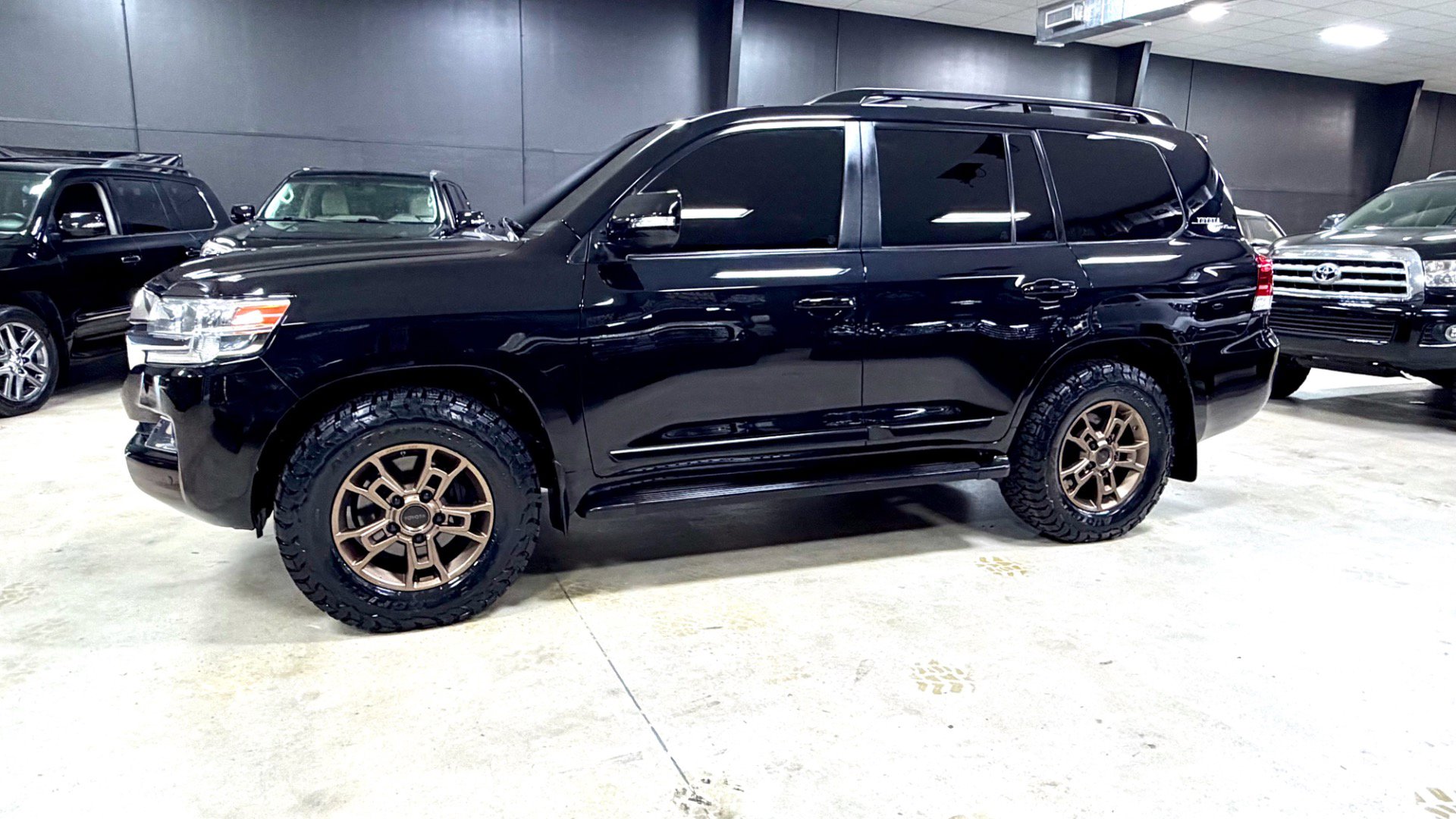 Used 2018 Toyota Land Cruiser w/ Carpet Mat Package AWD/4WD image 13