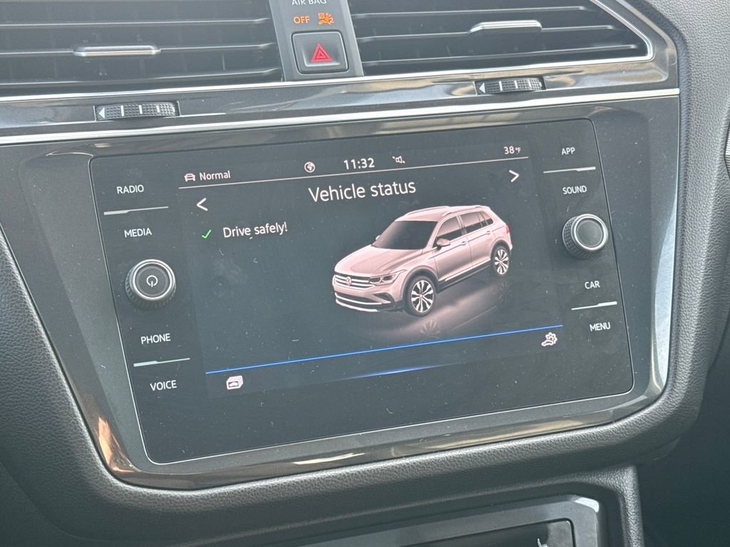 Used 2022 Volkswagen Tiguan SE w/ Panoramic Sunroof Package image 23