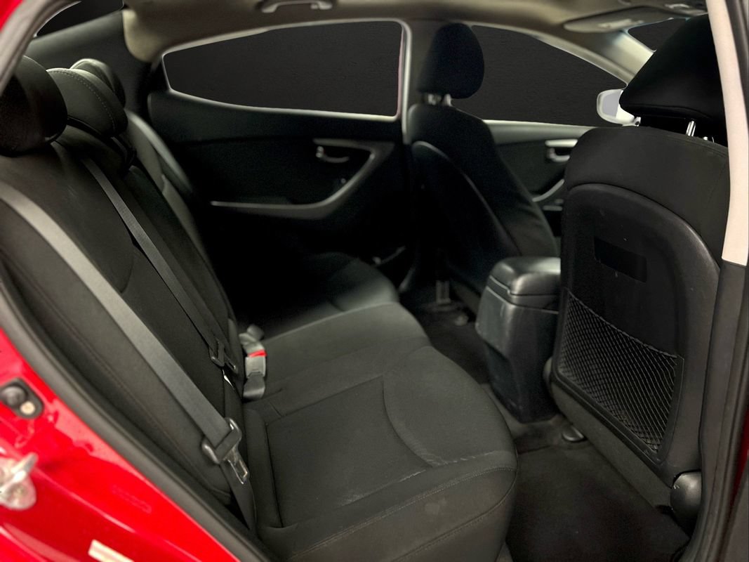 Used 2015 Hyundai Elantra SE w/ Option Group 03 FWD image 19