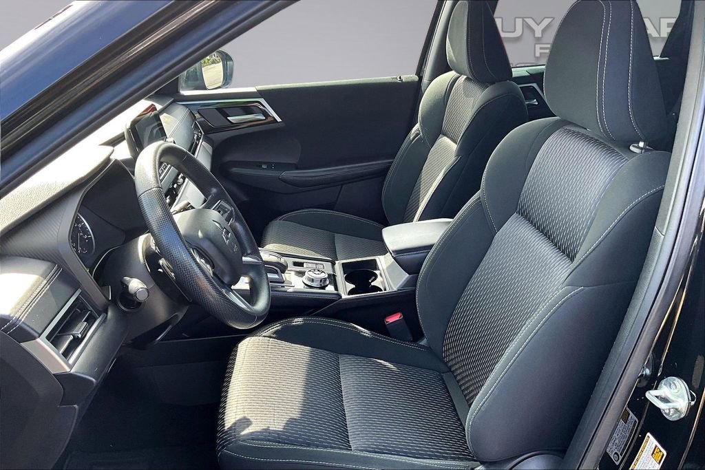 Used 2023 Mitsubishi Outlander ES image 24