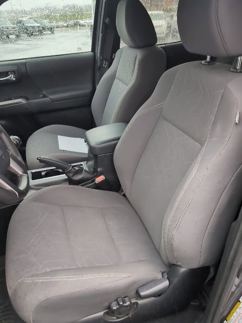 Used 2019 Toyota Tacoma TRD Sport image 11