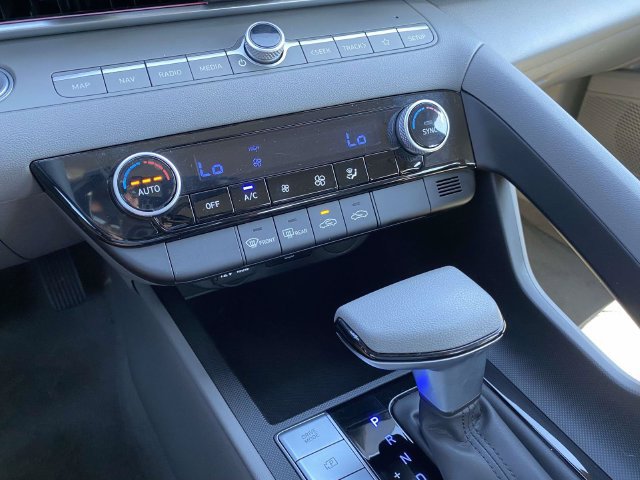Used 2024 Hyundai Elantra SEL FWD image 18