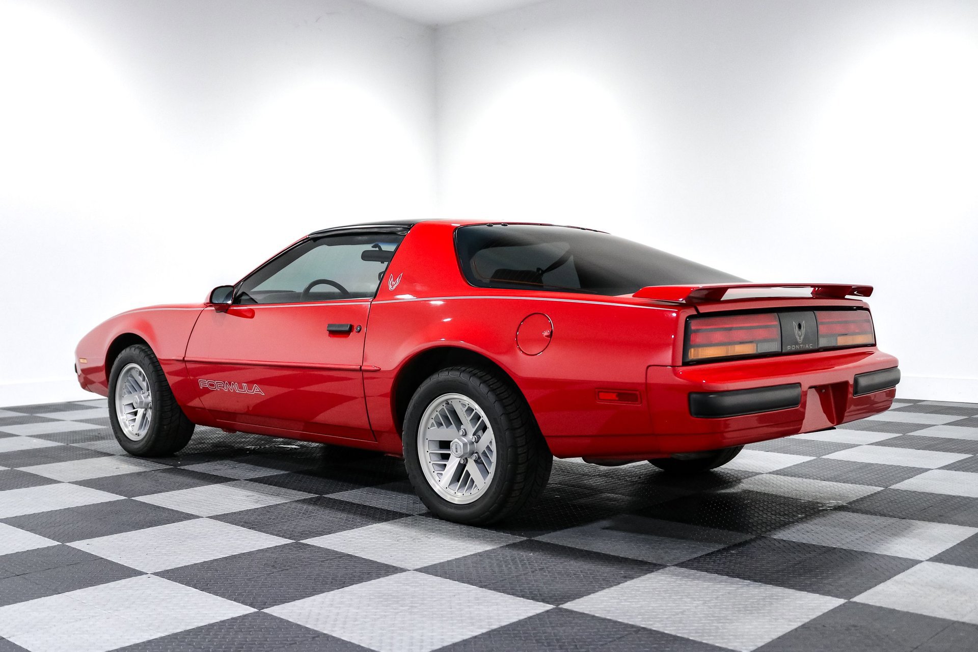 Used 1989 Pontiac Firebird Formula RWD image 5