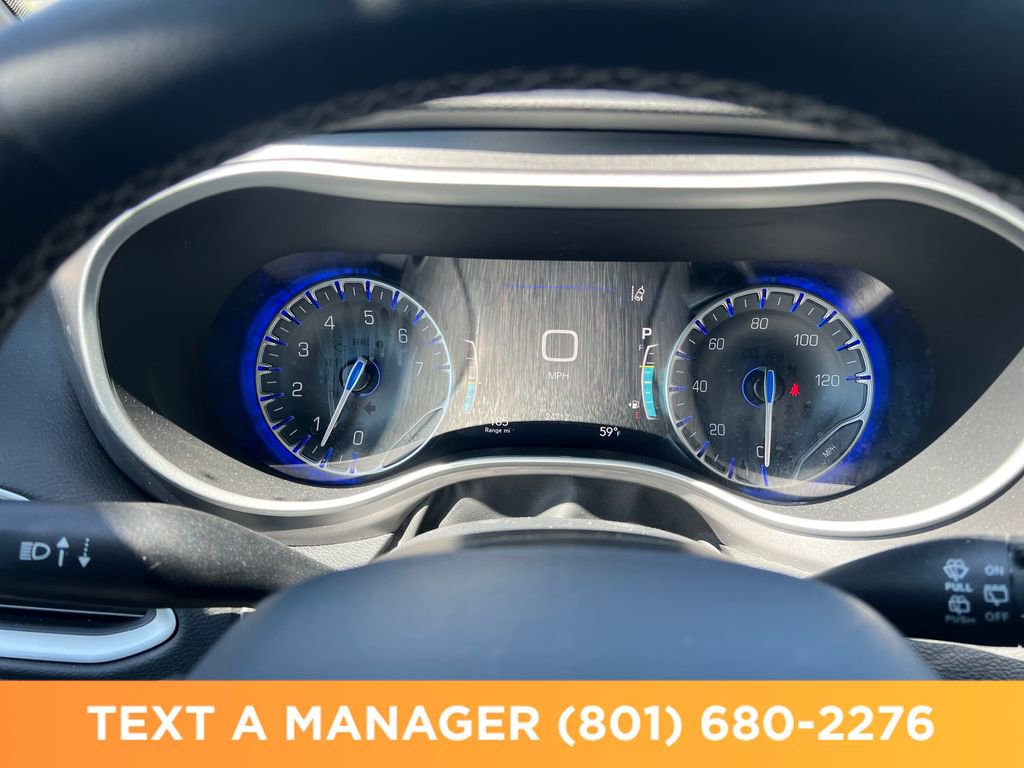 Used 2025 Chrysler Pacifica Select FWD image 19
