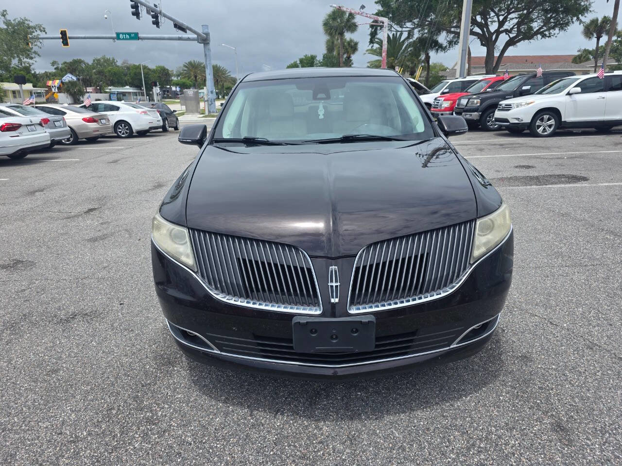 Used 2013 Lincoln MKT FWD image 9