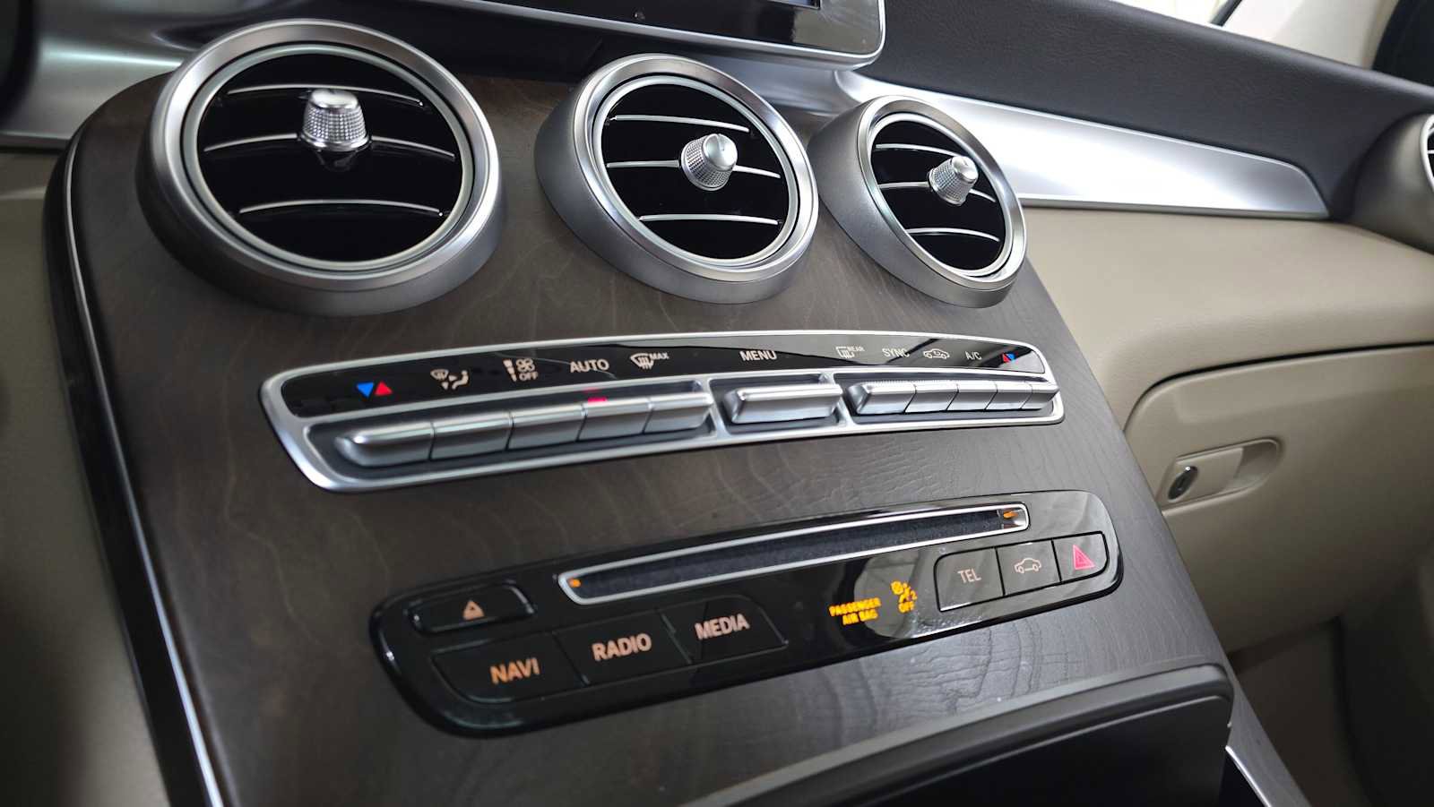 Used 2019 Mercedes-Benz GLC 300 4MATIC image 33