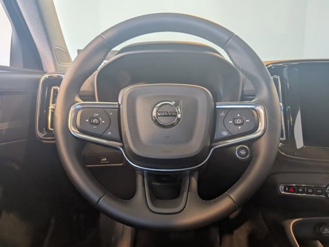 Used 2026 Volvo XC40 B5 Core w/ Climate Package image 17