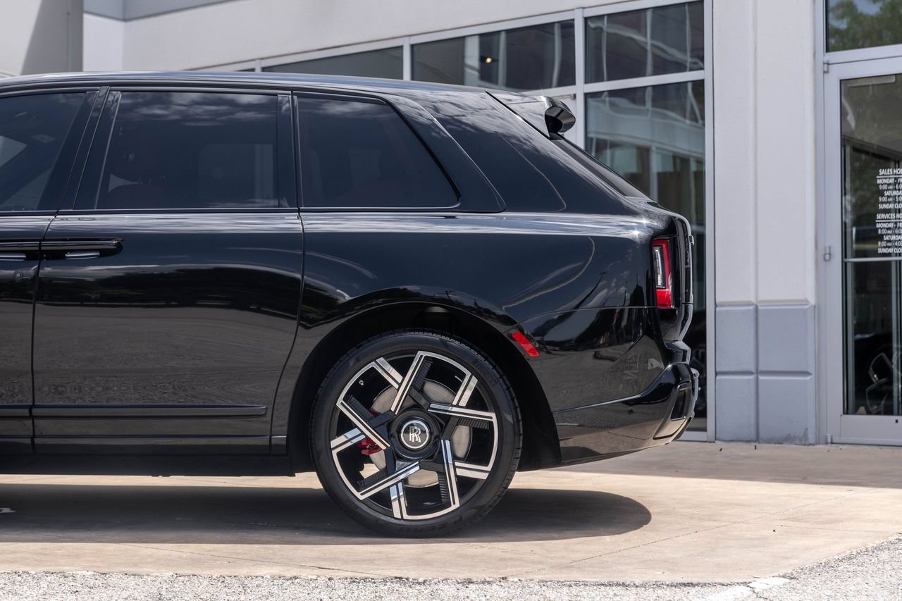 Certified 2025 Rolls-Royce Cullinan Black Badge w/ Leather Finishing Pack AWD/4WD image 16