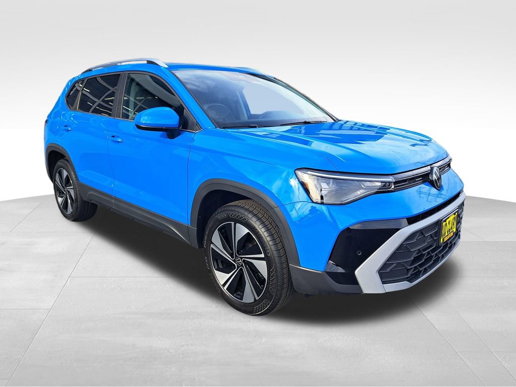 Used 2025 Volkswagen Taos SE AWD/4WD image 8