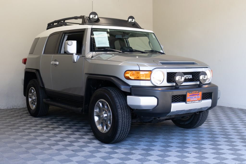 Used 2011 Toyota FJ Cruiser 4WD w/ Convenience Pkg image 6