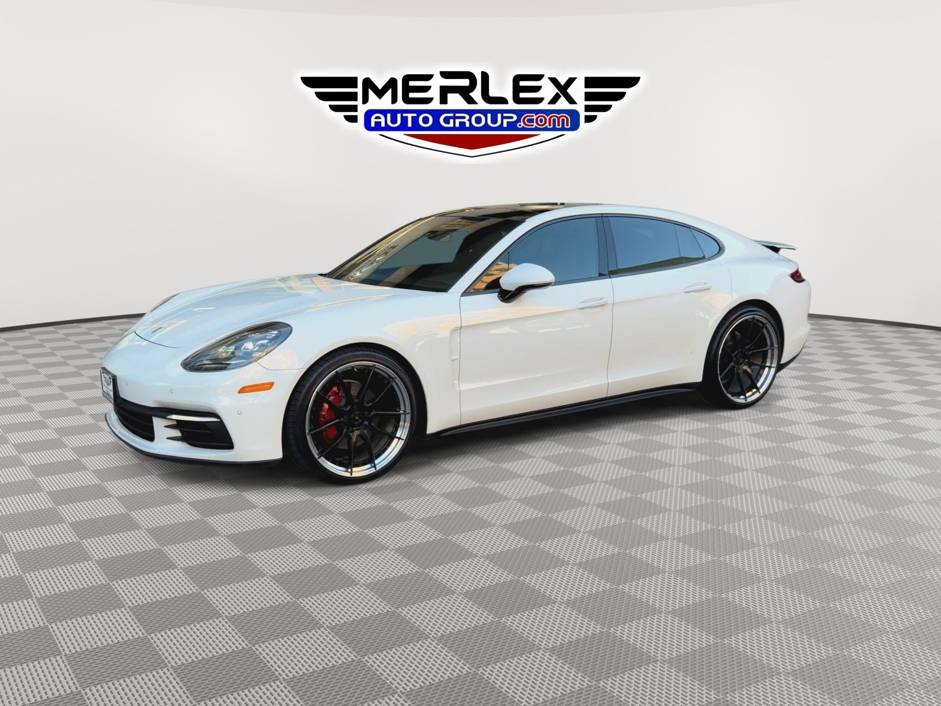 Used 2018 Porsche Panamera RWD image 4