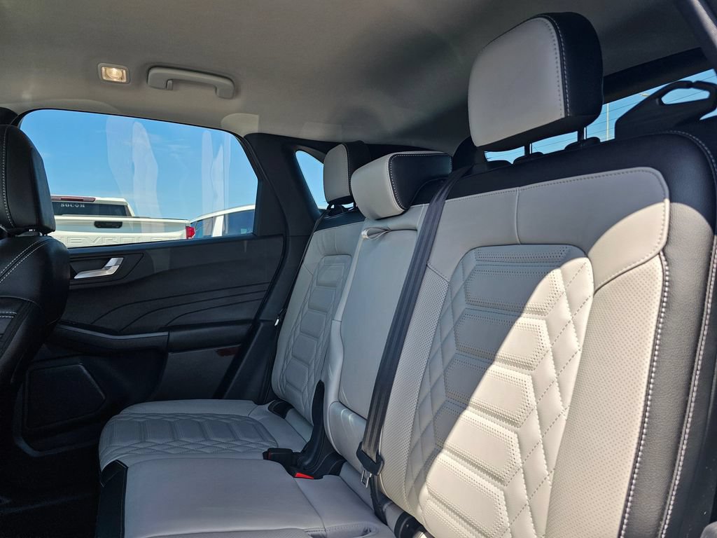 Used 2024 Ford Escape Platinum w/ Premium Technology Package AWD/4WD image 18