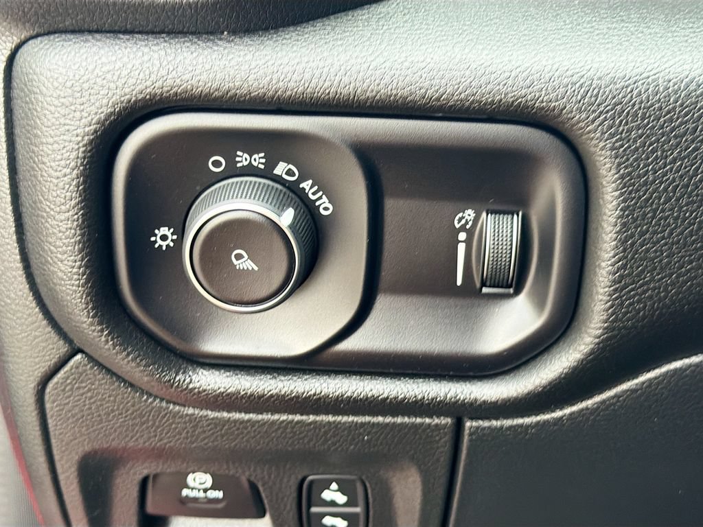 Used 2023 RAM 1500 Laramie AWD/4WD image 33