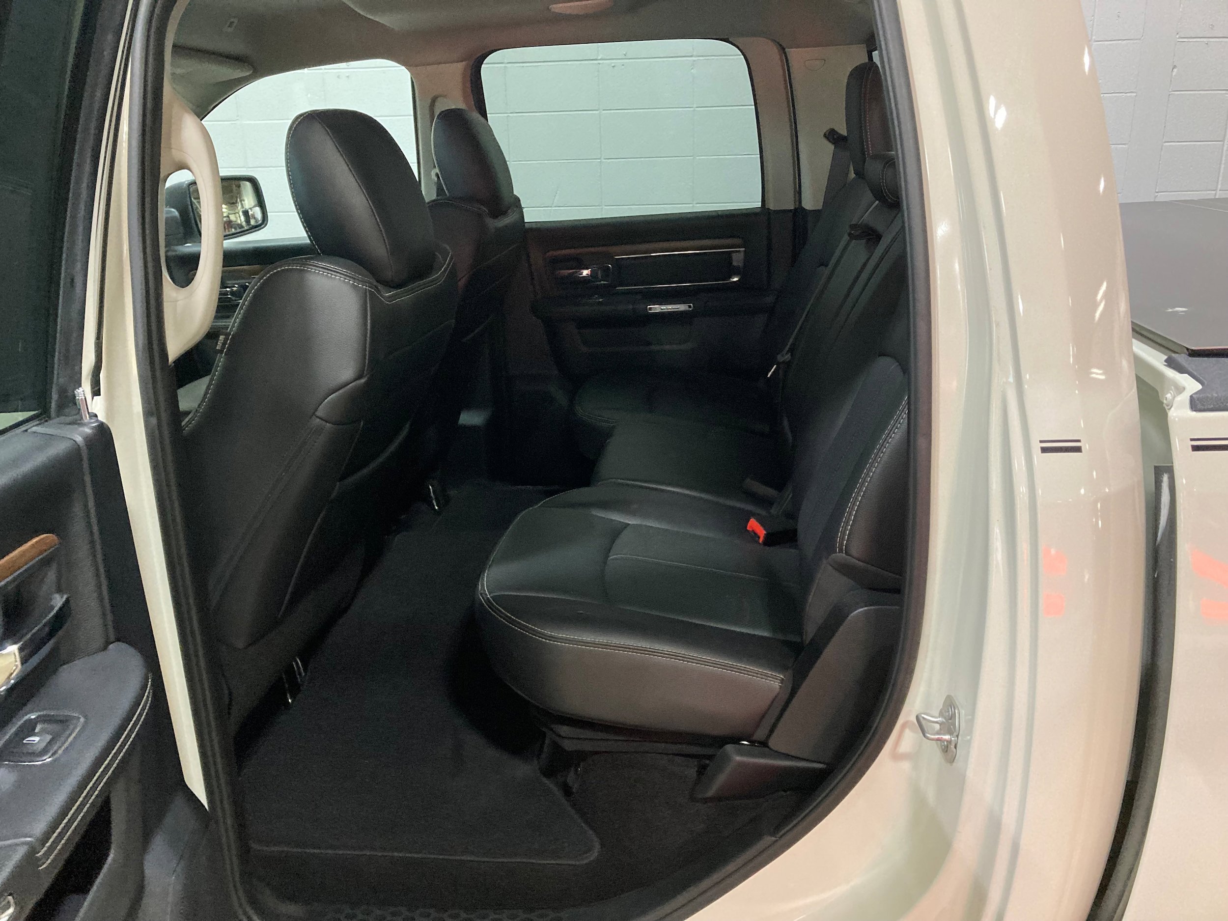 Used 2018 RAM 1500 Laramie w/ Convenience Group AWD/4WD image 20
