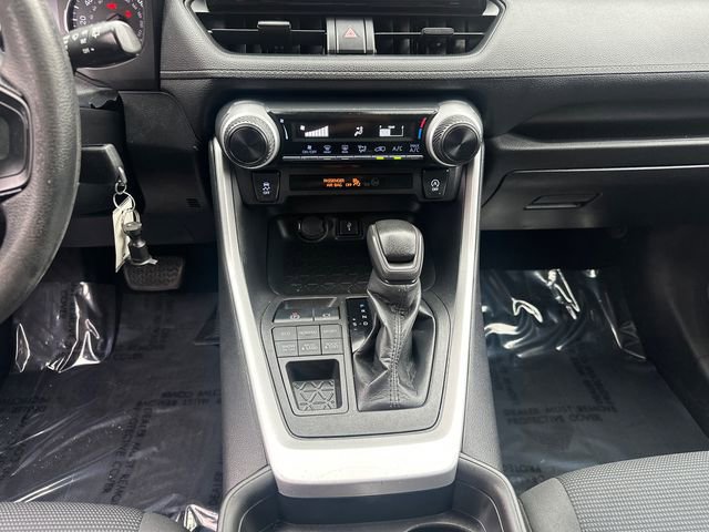 Used 2021 Toyota RAV4 LE image 25