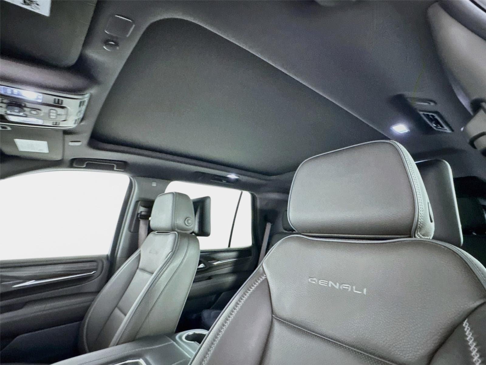 Certified 2024 GMC Yukon Denali w/ Advanced Technology Package RWD image 14