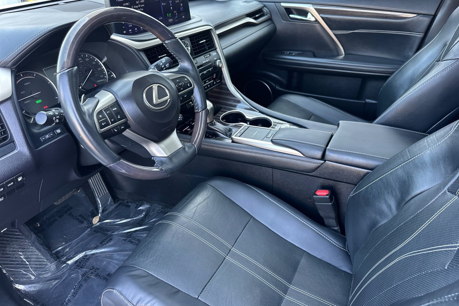 Used 2022 Lexus RX 450h AWD w/ Luxury Package image 4